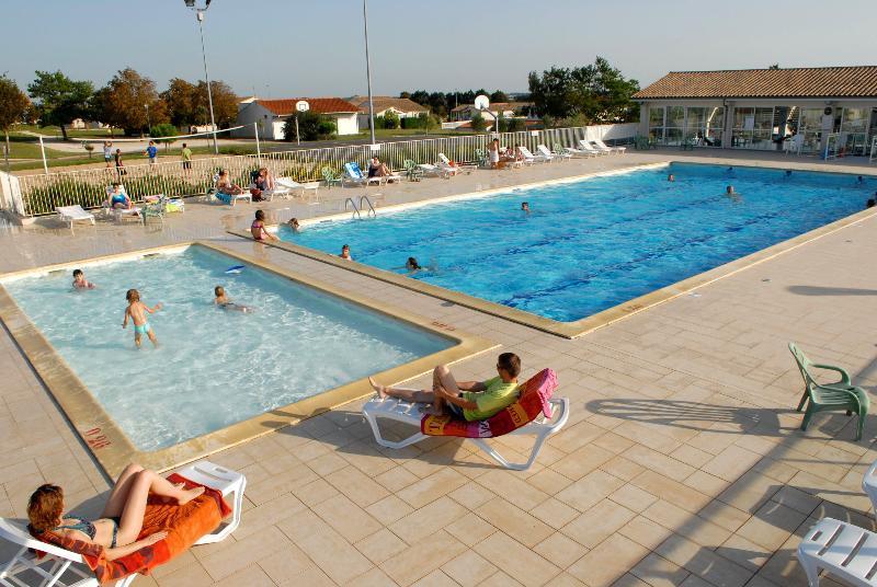 Azureva Fouras Aparthotel Екстериор снимка