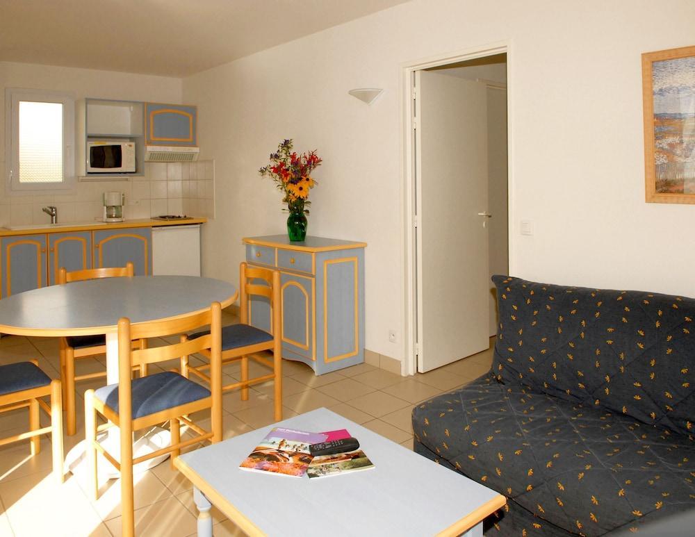 Azureva Fouras Aparthotel Екстериор снимка