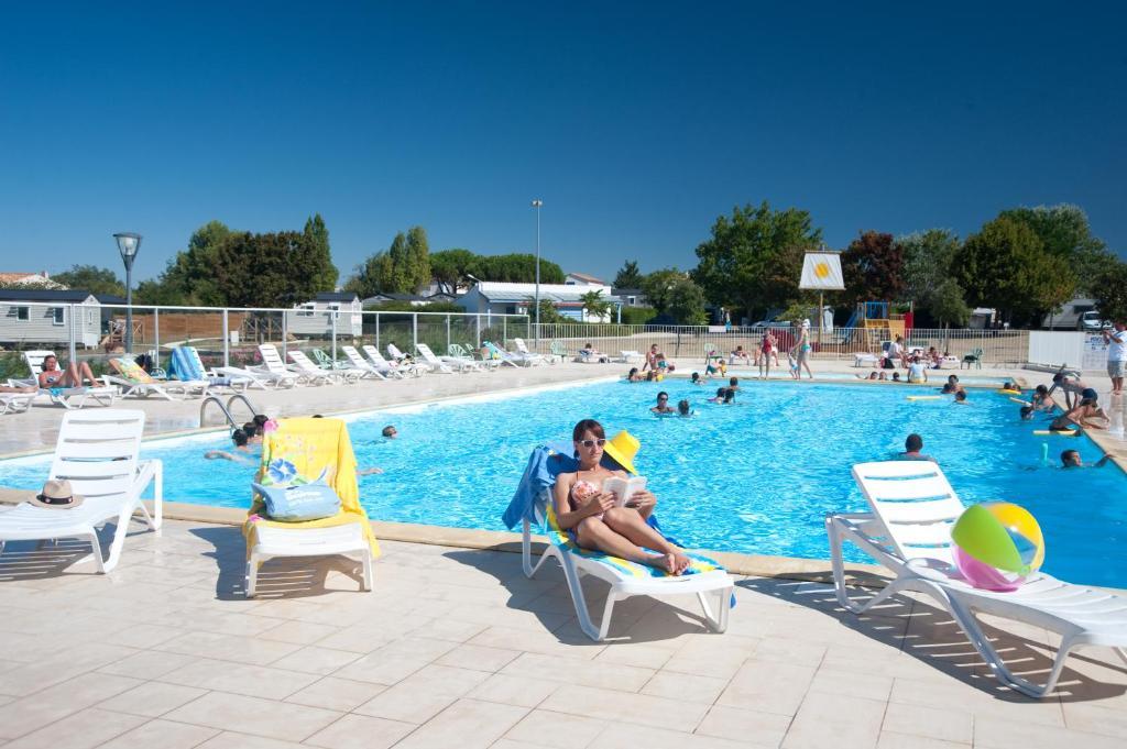 Azureva Fouras Aparthotel Екстериор снимка
